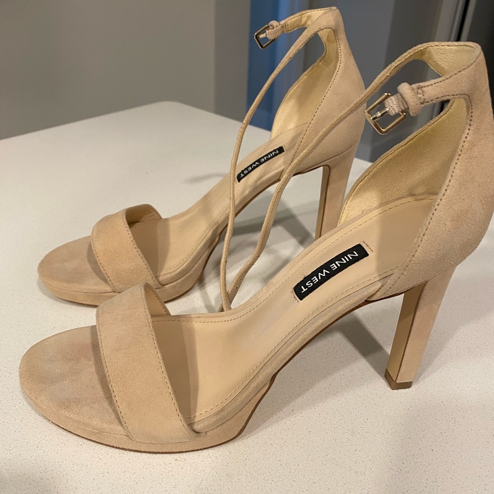 Nine West cream faux suede straps heels size 9M